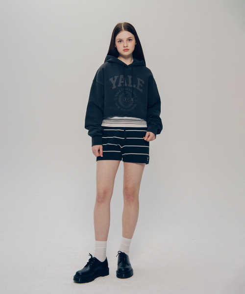 YALE(イェール)の「ウィメンズアーチロゴピグメントクロップフード_チャコール(パーカー・レディース・その他・SMALL/MEDIUM)」の11枚目の写真