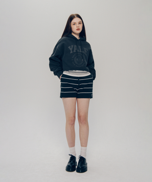 YALE(イェール)の「ウィメンズアーチロゴピグメントクロップフード_チャコール(パーカー・レディース・その他・SMALL/MEDIUM)」の12枚目の写真