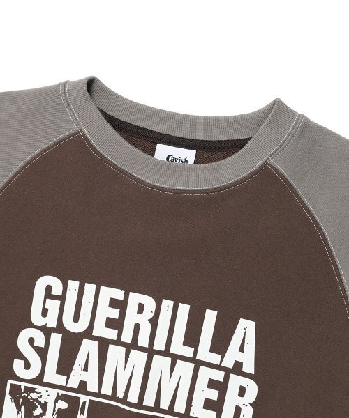 Cavish(カビシ)の「GUERILLA SLAMMERS RAGLAN SWEATSHIRT BROWN(CV2DFUM445A)(スウェット・レディース・ブラウン・LARGE/MEDIUM/SMALL/X-LARGE)」の3枚目の写真