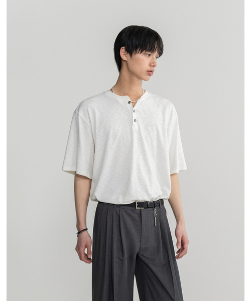 WORK ON BODY OFF（ワークオンボディオフ）の「スリーボタンセミオーバーフィットヘンリーネックショートスリーブ[ホワイト]（Tシャツ/カットソー・メンズ・ホワイト・MEDIUM/LARGE/X-LARGE）」の12枚目の写真