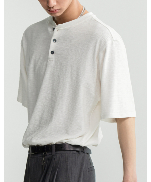 WORK ON BODY OFF（ワークオンボディオフ）の「スリーボタンセミオーバーフィットヘンリーネックショートスリーブ[ホワイト]（Tシャツ/カットソー・メンズ・ホワイト・MEDIUM/LARGE/X-LARGE）」の14枚目の写真