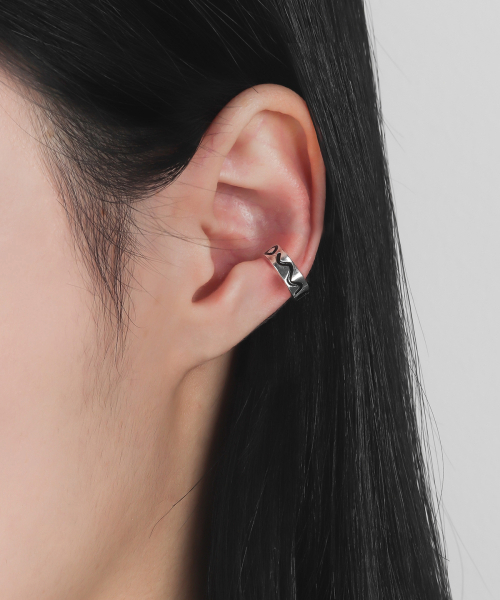 NONENON(ノンノン)の「DOODLE EARCUFF(3mm) SILVER925(ピアス(両耳用)・レディース・その他・FREE)」の6枚目の写真