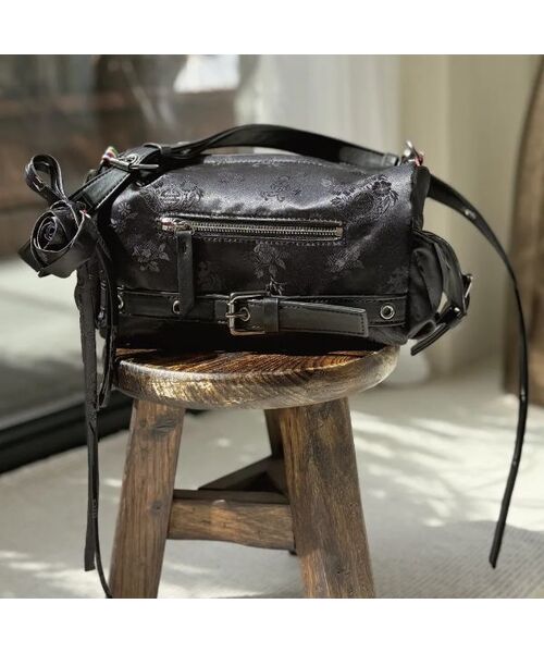 71TO96(チル ハナ トゥ グユク)の「ミニ Whidam Bag Mini (ブラック)(ショルダーバッグ・レディース・ブラック・FREE)」の1枚目の写真