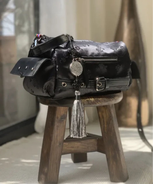 71TO96(チル ハナ トゥ グユク)の「ミニ Whidam Bag Mini (ブラック)(ショルダーバッグ・レディース・ブラック・FREE)」の2枚目の写真