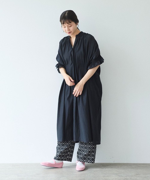yuni(ユニ )の「100/1Cotton/Cupra gather sleeves ワンピース(ワンピース・レディース・ブラック/グレー/ブルー・FREE)」の7枚目の写真