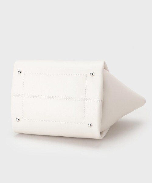 INDIVI（インディヴィ）の「【ミドルサイズ／合皮】キャリアタックバッグ（ハンドバッグ・レディース・ブラック/ベージュ系その他7・00）」の11枚目の写真