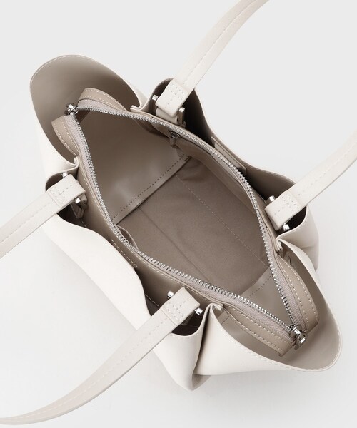 INDIVI（インディヴィ）の「【ミドルサイズ／合皮】キャリアタックバッグ（ハンドバッグ・レディース・ブラック/ベージュ系その他7・00）」の12枚目の写真