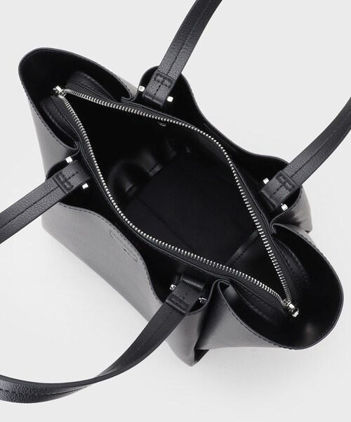 INDIVI（インディヴィ）の「【ミドルサイズ／合皮】キャリアタックバッグ（ハンドバッグ・レディース・ブラック/ベージュ系その他7・00）」の13枚目の写真