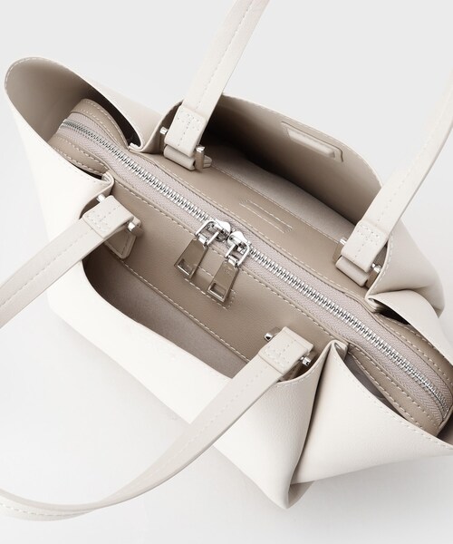 INDIVI（インディヴィ）の「【ミドルサイズ／合皮】キャリアタックバッグ（ハンドバッグ・レディース・ブラック/ベージュ系その他7・00）」の15枚目の写真