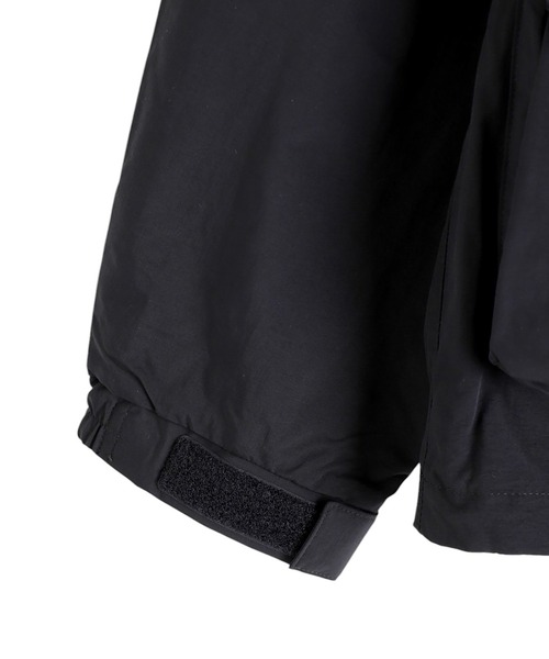 THE NORTH FACE（ザノースフェイス）の「THE NORTH FACE / ザ・ノース・フェイス：Field Utility Jacket：NP22533[WAX]（ナイロンジャケット・メンズ・グリーン系その他/ブラック・M/XL/S/L）」の6枚目の写真