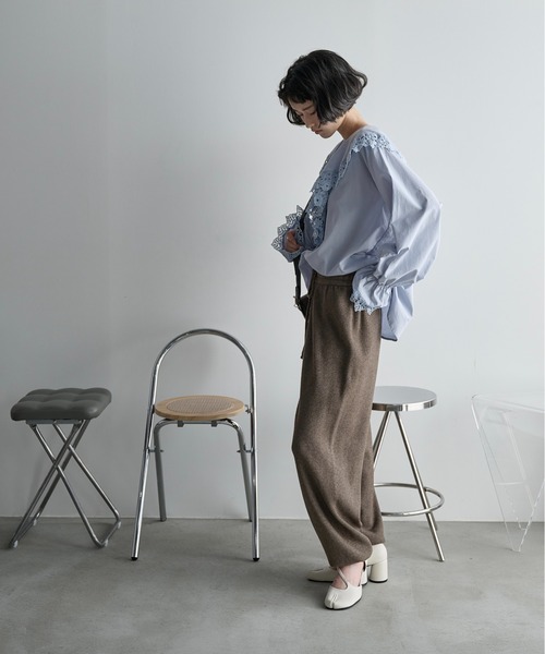 THE YOn(ザヨン)の「ラッフルカラーコットンレースシャツ(シャツ/ブラウス・レディース・オフホワイト/サックスブルー/ブラック・FREE)」の17枚目の写真