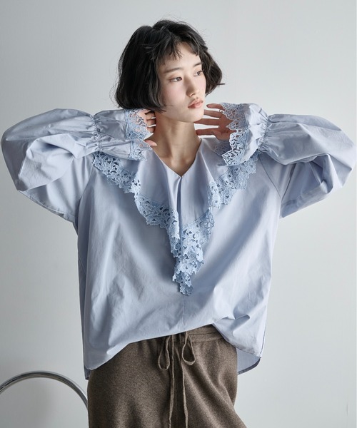 THE YOn(ザヨン)の「ラッフルカラーコットンレースシャツ(シャツ/ブラウス・レディース・オフホワイト/サックスブルー/ブラック・FREE)」の10枚目の写真
