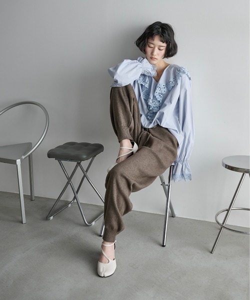 THE YOn(ザヨン)の「ラッフルカラーコットンレースシャツ(シャツ/ブラウス・レディース・オフホワイト/サックスブルー/ブラック・FREE)」の20枚目の写真