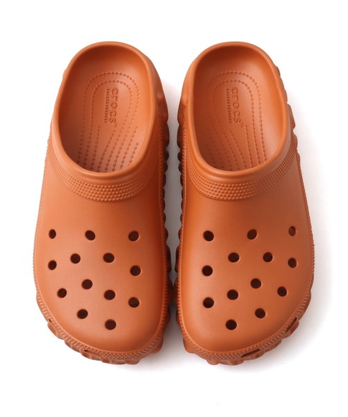 crocs（クロックス）の「crocs salehebembury x saru / クロックス サレヘ・ベンバリー x サル（サンダル・メンズ・オレンジ・28.0cm/27.0cm/26.0cm/25.0cm/24.0cm/23.0cm/22.0cm/29.0cm/30.0cm）」の2枚目の写真