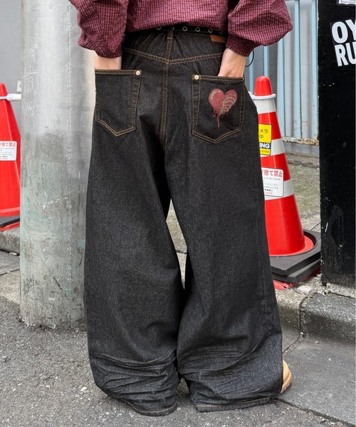 ADAMASTE（アダマスト）の「Skeleton Heart Logo Buggy Rigid  Denim Pants - スケルトンハートロゴバギーリジットデニムパンツ（デニムパンツ・メンズ・ブラック/インディゴブルー・MEDIUM/LARGE）」の4枚目の写真