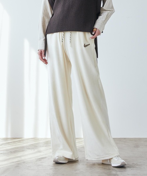 NIKE（ナイキ）の「《セットアップ対応商品》ナイキ スポーツウェア ウィメンズ ハイウエスト ワイドレッグ ベロア パンツ / Nike Sportswear Women's High-Waisted Wide-Leg Velour Pants IQ0681-113 Coconut Milk（その他パンツ・レディース・ホワイト系その他2・XS/S/M/L/XL）」の14枚目の写真