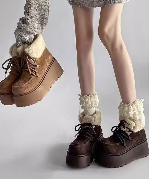 WEGO（ウィゴー）の「WEGO/厚底ムートンボアショートブーツ（その他シューズ・レディース・ダークブラウン/キャメル・LARGE/MEDIUM）」の3枚目の写真