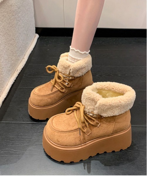 WEGO（ウィゴー）の「WEGO/厚底ムートンボアショートブーツ（その他シューズ・レディース・ダークブラウン/キャメル・LARGE/MEDIUM）」の6枚目の写真