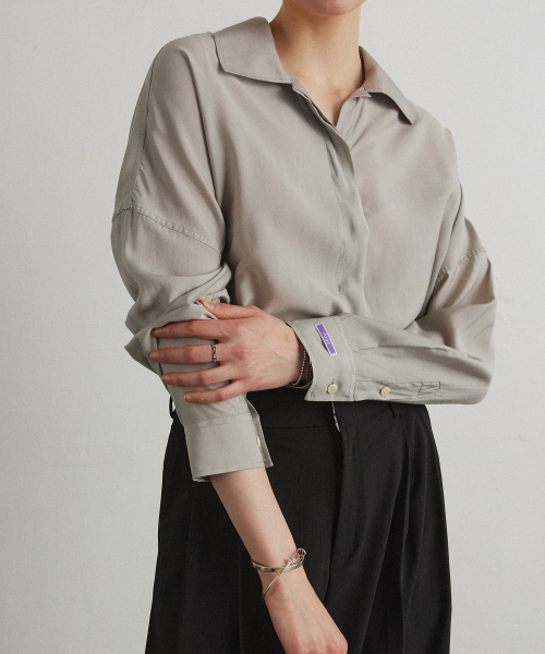 AHRE（アフレ）の「HIDDEN PLACKET SHIRT_BEIGE（シャツ/ブラウス・レディース・その他・ONE）」の3枚目の写真