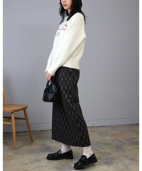 Doumoi(ドゥモエ)の「英字ロゴ ラグランスリーブニット プルオーバー(ニット/セーター・レディース・チャコールグレー/グレー/アイボリー・FREE)」の7枚目の写真