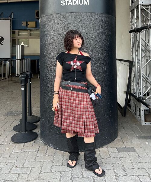 OAFISH（オアフィッシュ）の「LAYERED CHECK PLEATS WRAP SKIRT, RED（スカート・レディース・その他・ONE SIZE）」の6枚目の写真