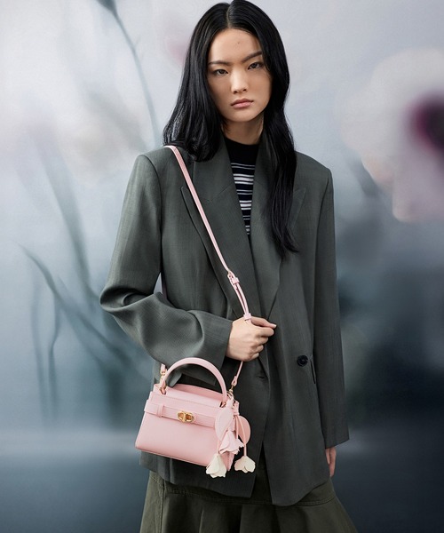 CHARLES & KEITH（チャールズ & キース）の「チューリップチャーム