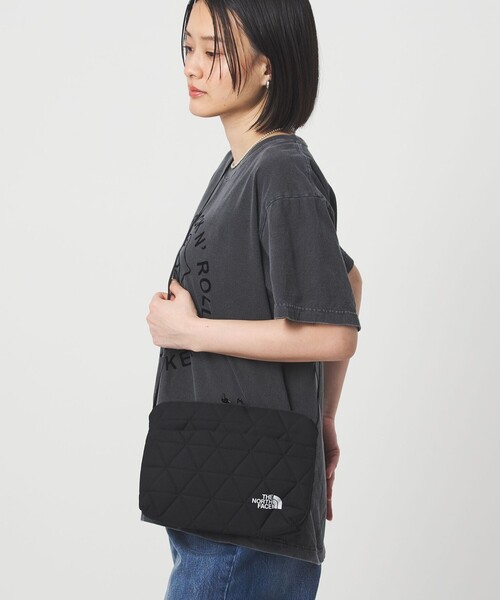 THE NORTH FACE(ザノースフェイス)の「<THE NORTH FACE>ジオフェイスポーチ(ショルダーバッグ・レディース・オフホワイト/ブラック・FREE)」の12枚目の写真