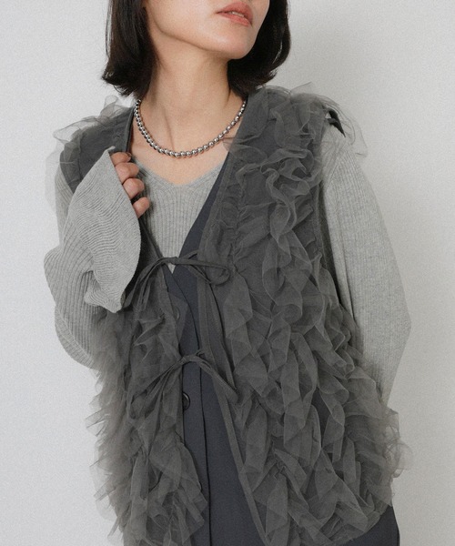 Floran(フローラン)の「ジレ+チュールジレセット(ベスト・レディース・グレイッシュベージュ/グレー/ブラック・FREE)」の4枚目の写真