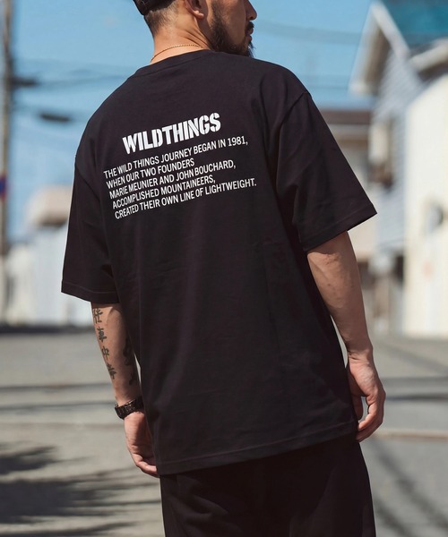 WILD THINGS(ワイルドシングス)の「【WILD THINGS】≪別注≫ステンシルバックプリントTee(Tシャツ/カットソー・メンズ・ホワイト/ブラック・L/XL/M)」の2枚目の写真