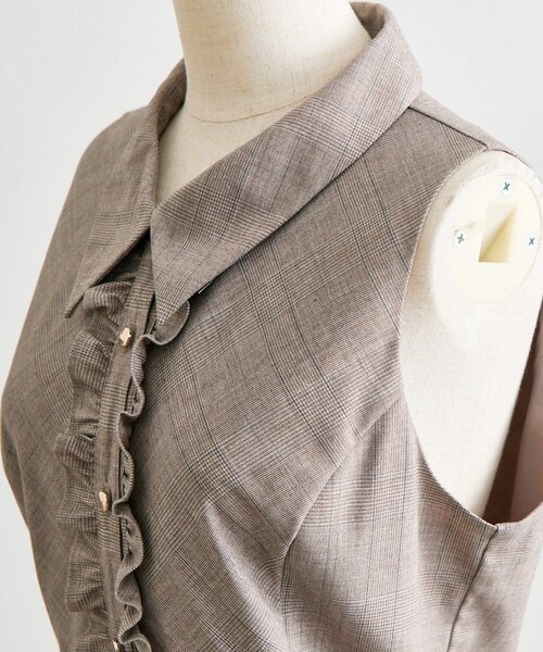 OLIVE des OLIVE(オリーブデオリーブ)の「【Belle Charme】Nosleeve Frill Onepiece(ワンピース・レディース・チャコールグレー/ブラック/ブラウン・MEDIUM/SMALL)」の8枚目の写真