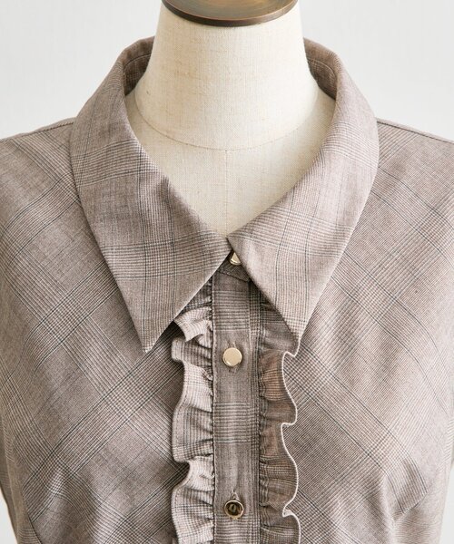 OLIVE des OLIVE(オリーブデオリーブ)の「【Belle Charme】Nosleeve Frill Onepiece(ワンピース・レディース・チャコールグレー/ブラック/ブラウン・MEDIUM/SMALL)」の5枚目の写真