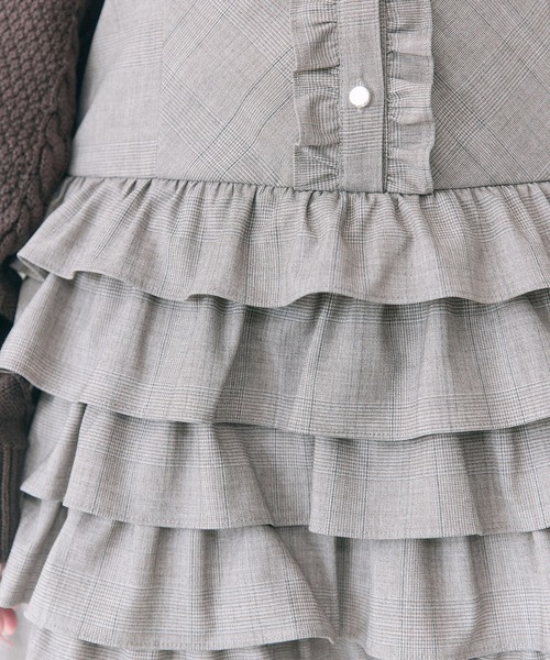 OLIVE des OLIVE(オリーブデオリーブ)の「【Belle Charme】Nosleeve Frill Onepiece(ワンピース・レディース・チャコールグレー/ブラック/ブラウン・MEDIUM/SMALL)」の4枚目の写真