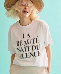Rouge vif Anna | バックフォトグラフィックロゴTシャツ(Tシャツ/カットソー)