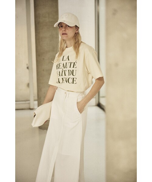 Rouge vif Anna（ルージュヴィフアンナ）の「バックフォトグラフィックロゴTシャツ（Tシャツ/カットソー・レディース・アイボリー/ホワイト・フリー）」の13枚目の写真