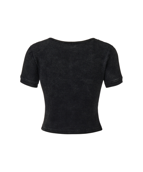 MIHAK(ミハク)の「メタルラベルウォッシュドワッフルヘンリーネッククロップTシャツ(ブラック)(Tシャツ/カットソー・レディース・その他・1/2)」の10枚目の写真