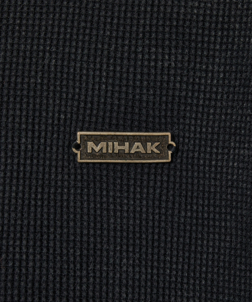 MIHAK(ミハク)の「メタルラベルウォッシュドワッフルヘンリーネッククロップTシャツ(ブラック)(Tシャツ/カットソー・レディース・その他・1/2)」の8枚目の写真