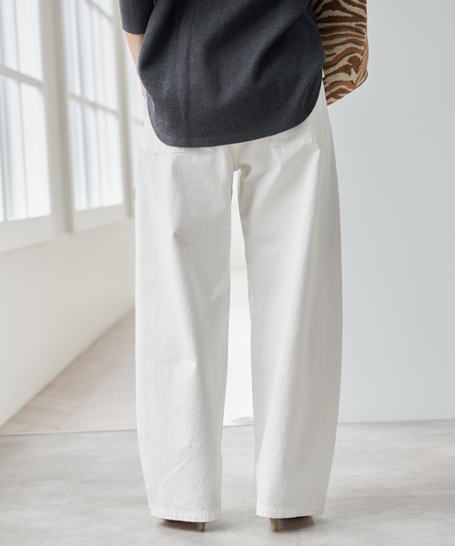 Spick & Span（スピックアンドスパン）の「コットンバレルレッグパンツ（その他パンツ・レディース・ベージュ/ブラック/ホワイト・40/38/36）」の16枚目の写真