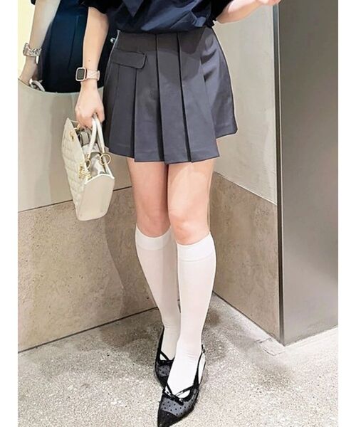 dazzlin(ダズリン)の「プリーツラップミニスカート(スカート・レディース・ベージュ/その他1/チャコールグレー・SMALL/MEDIUM)」の1枚目の写真