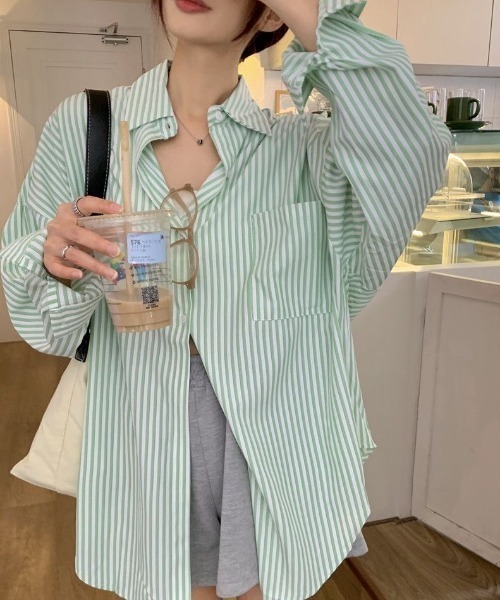 Vipoa（ヴィポア）の「Loose stripe color shirt（シャツ/ブラウス・レディース・グリーン/ブルー/ライトピンク・FREE）」の2枚目の写真
