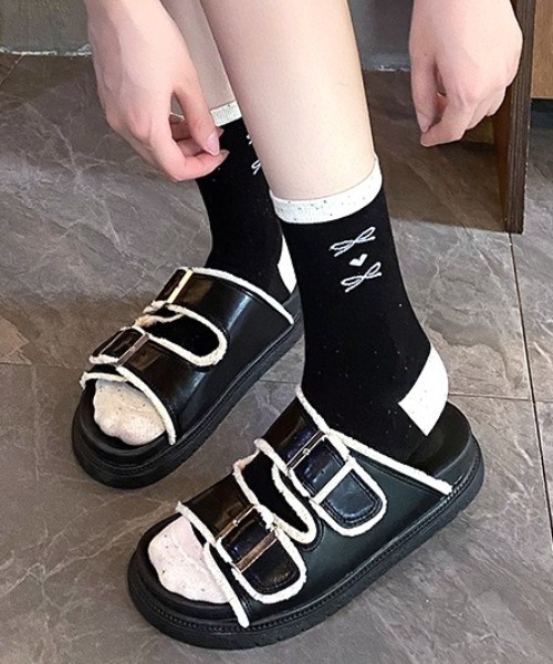 mebole(メボレ)の「ダブルベルトフラットサンダル(サンダル・レディース・ホワイト/ブラック・SMALL/MEDIUM/LARGE)」の20枚目の写真