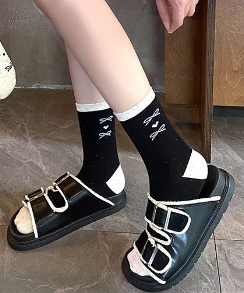 mebole(メボレ)の「ダブルベルトフラットサンダル(サンダル・レディース・ホワイト/ブラック・SMALL/MEDIUM/LARGE)」の22枚目の写真