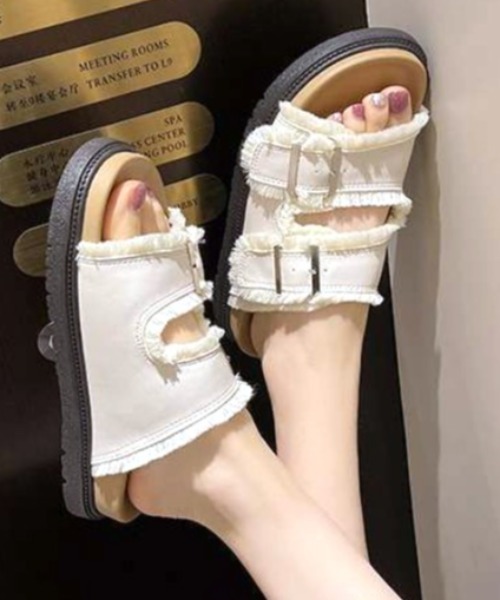 mebole(メボレ)の「ダブルベルトフラットサンダル(サンダル・レディース・ホワイト/ブラック・SMALL/MEDIUM/LARGE)」の9枚目の写真