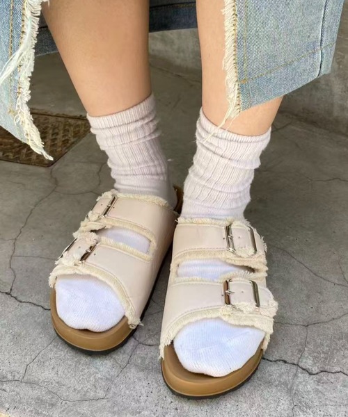 mebole(メボレ)の「ダブルベルトフラットサンダル(サンダル・レディース・ホワイト/ブラック・SMALL/MEDIUM/LARGE)」の3枚目の写真