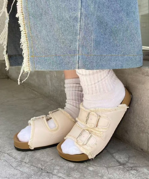 mebole(メボレ)の「ダブルベルトフラットサンダル(サンダル・レディース・ホワイト/ブラック・SMALL/MEDIUM/LARGE)」の6枚目の写真