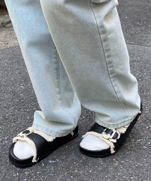 mebole(メボレ)の「ダブルベルトフラットサンダル(サンダル・レディース・ホワイト/ブラック・SMALL/MEDIUM/LARGE)」の11枚目の写真