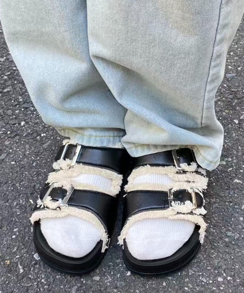 mebole(メボレ)の「ダブルベルトフラットサンダル(サンダル・レディース・ホワイト/ブラック・SMALL/MEDIUM/LARGE)」の13枚目の写真