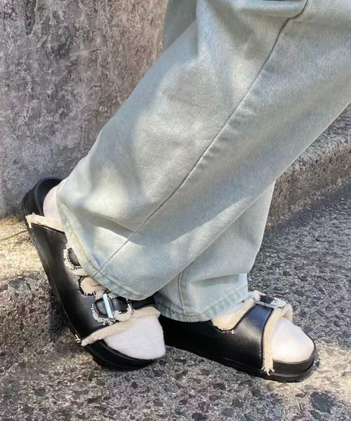 mebole(メボレ)の「ダブルベルトフラットサンダル(サンダル・レディース・ホワイト/ブラック・SMALL/MEDIUM/LARGE)」の14枚目の写真