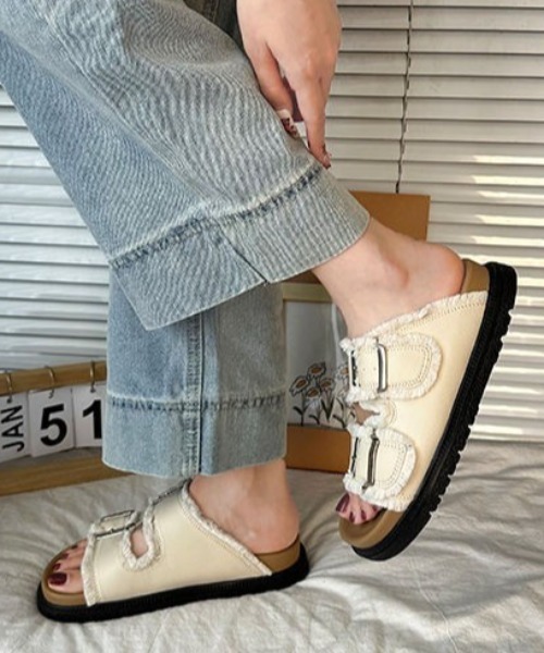 mebole(メボレ)の「ダブルベルトフラットサンダル(サンダル・レディース・ホワイト/ブラック・SMALL/MEDIUM/LARGE)」の8枚目の写真