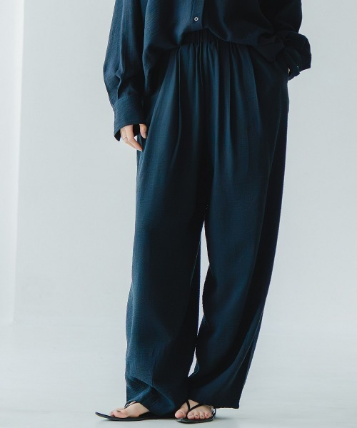 Maison INNESS(メゾンアイネス)の「ニュアンスエアリードビーコクーンパンツ(その他パンツ・レディース・ネイビー・5L/4L/3L/LL/L/M/S)」の1枚目の写真