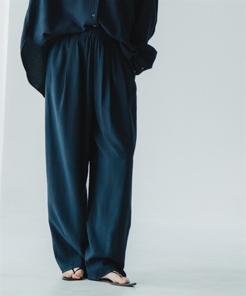 Maison INNESS(メゾンアイネス)の「ニュアンスエアリードビーコクーンパンツ(その他パンツ・レディース・ネイビー・5L/4L/3L/LL/L/M/S)」の4枚目の写真